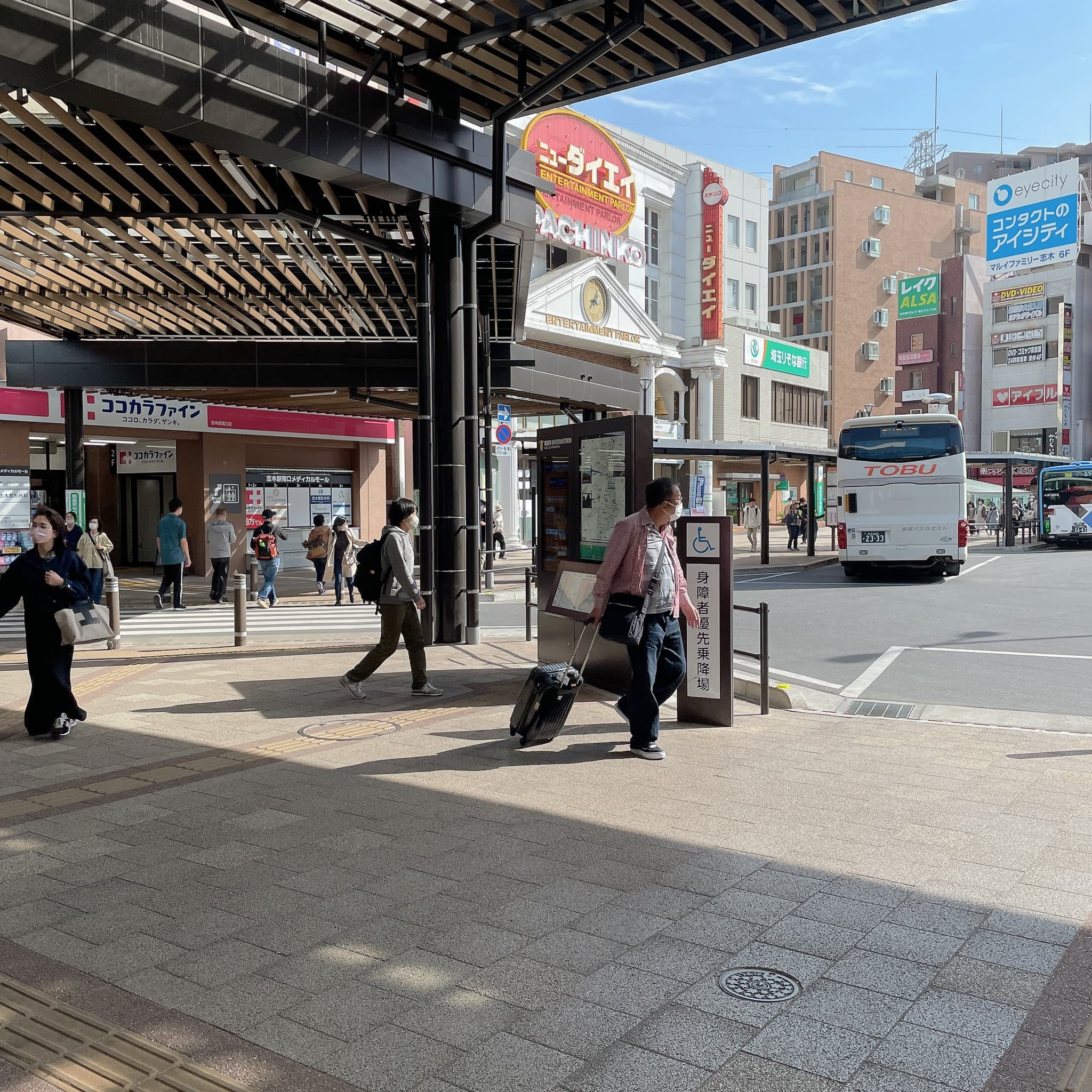 椿音楽教室 Music and pub HOLEの写真 3